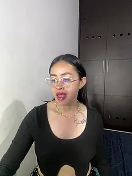 Snapshot of Anni_Rose chatting on April 19, 10:47 am Anni Rose online show from April 19, 10:47 am