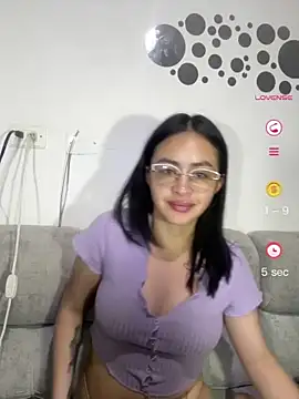 Snapshot of Anni_Rose chatting on April 24, 9:12 am Anni Rose online show from April 24, 9:12 am