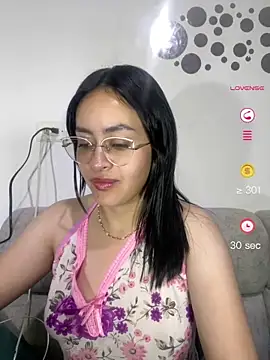Snapshot of Anni_Rose chatting on April 27, 10:02 am Anni Rose online show from April 27, 10:02 am