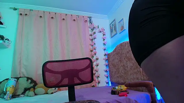 Snapshot of Evan_Rose chatting on March 24, 1:10 am Evan Rose online show from March 24, 1:10 am