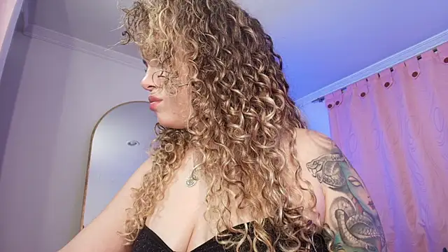 Snapshot of Evan_Rose chatting on March 28, 2:11 am Evan Rose online show from March 28, 2:11 am