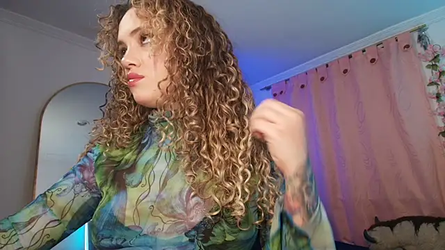 Snapshot of Evan_Rose chatting on March 29, 2:11 am Evan Rose online show from March 29, 2:11 am