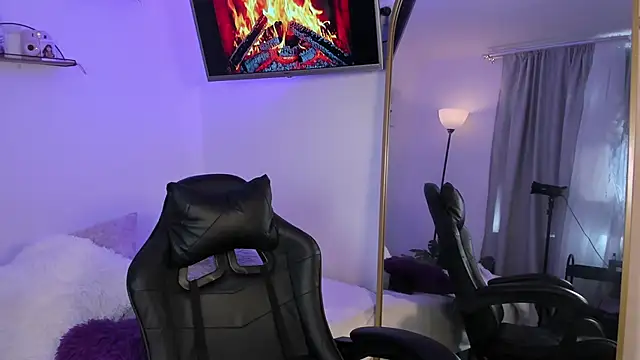 AlaiaRogers online show from May 13, 4:37 pm