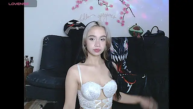 Snapshot of sweet_molly420 chatting on June 24, 11:04 pm sweet molly420 online show from June 24, 11:04 pm