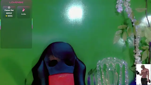 Snapshot of Tait_ chatting on March 5, 3:35 am Tait online show from March 5, 3:35 am