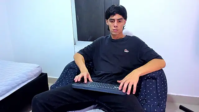 Snapshot of Daniel_Rochax chatting on March 3, 12:22 pm Daniel Rochax online show from March 3, 12:22 pm