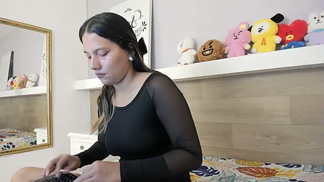 Snapshot of EmmaSanchez_ chatting on May 2, 4:12 pm EmmaSanchez online show from May 2, 4:12 pm