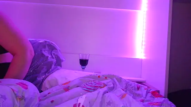 Snapshot of nyxiejinx chatting on March 15, 10:27 pm nyxiejinx online show from March 15, 10:27 pm