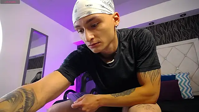 Snapshot of DIEGO_JONES chatting on March 4, 3:07 pm DIEGO JONES online show from March 4, 3:07 pm