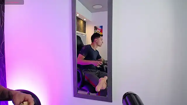 Snapshot of DIEGO_JONES chatting on March 13, 1:18 pm DIEGO JONES online show from March 13, 1:18 pm