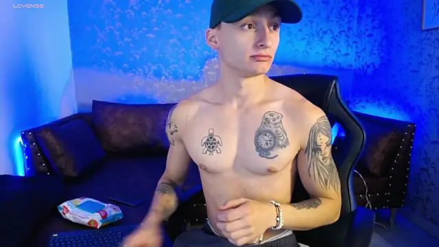 Snapshot of DIEGO_JONES chatting on March 21, 1:37 pm DIEGO JONES online show from March 21, 1:37 pm