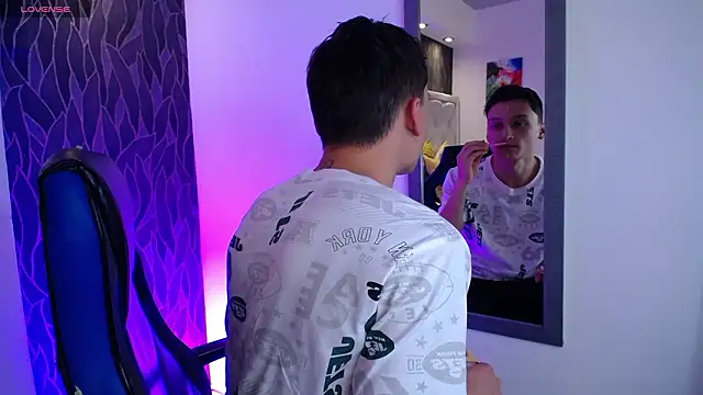 Snapshot of DIEGO_JONES chatting on March 23, 8:24 pm DIEGO JONES online show from March 23, 8:24 pm