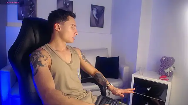 Snapshot of DIEGO_JONES chatting on March 26, 1:06 pm DIEGO JONES online show from March 26, 1:06 pm