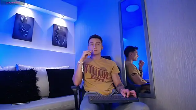 Snapshot of DIEGO_JONES chatting on March 27, 1:22 pm DIEGO JONES online show from March 27, 1:22 pm