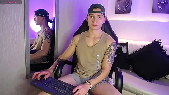 Snapshot of DIEGO_JONES chatting on April 2, 1:09 pm DIEGO JONES online show from April 2, 1:09 pm