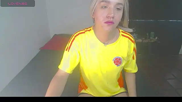 Kary Blush online show from April 29, 6:03 pm