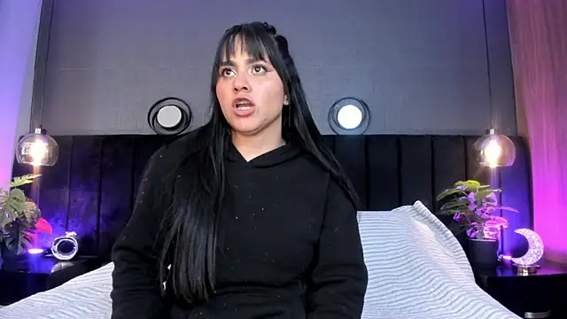 Snapshot of alejandra__garcia chatting on March 18, 3:31 am alejandra garcia online show from March 18, 3:31 am