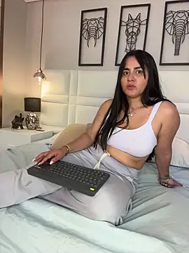 Snapshot of alejandra__garcia chatting on March 29, 2:33 am alejandra garcia online show from March 29, 2:33 am