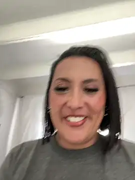 Snapshot of Valeriaa_cruz chatting on April 2, 7:44 pm Valeriaa cruz online show from April 2, 7:44 pm