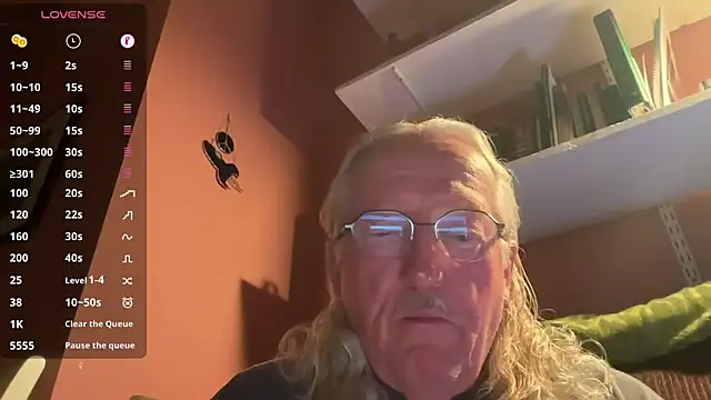 Snapshot of Phrodeaux_Baggins chatting on March 23, 3:32 am Phrodeaux Baggins online show from March 23, 3:32 am