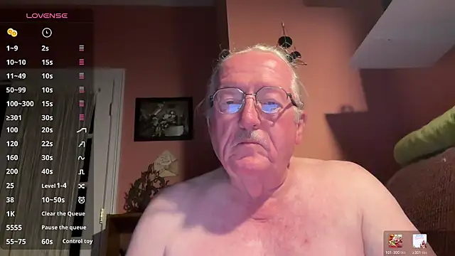 Snapshot of Phrodeaux_Baggins chatting on March 29, 3:50 am Phrodeaux Baggins online show from March 29, 3:50 am