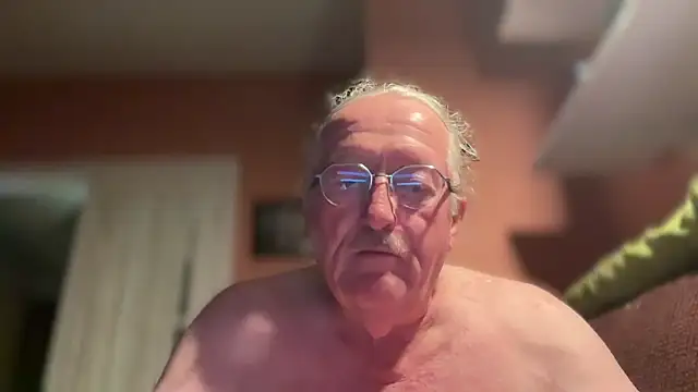 Snapshot of Phrodeaux_Baggins chatting on April 3, 3:59 am Phrodeaux Baggins online show from April 3, 3:59 am