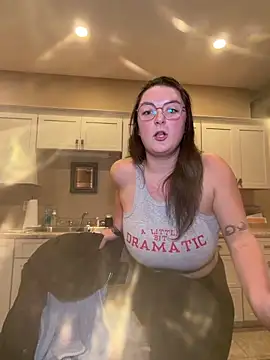 gslizzy online show from March 18, 5:54 am