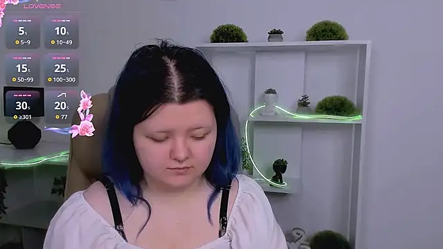 Snapshot of Lunaar_ chatting on March 27, 6:41 am Lunaar online show from March 27, 6:41 am