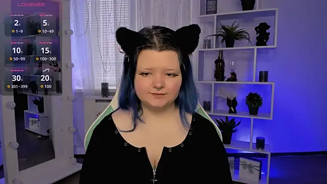 Snapshot of Lunaar_ chatting on March 28, 7:30 am Lunaar online show from March 28, 7:30 am