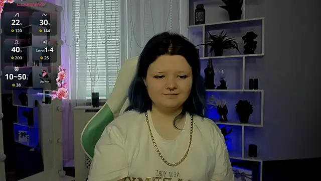 Snapshot of Lunaar_ chatting on April 2, 5:27 am Lunaar online show from April 2, 5:27 am