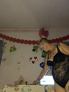Snapshot of SofiaAmour chatting on July 6, 6:43 pm SofiaAmour online show from July 6, 6:43 pm