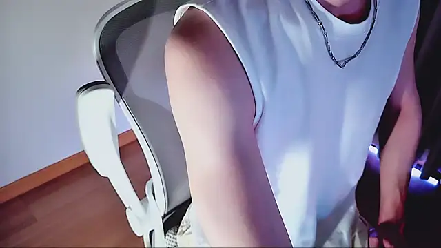 Snapshot of FEIYUS1 chatting on March 18, 2:31 pm FEIYUS1 online show from March 18, 2:31 pm