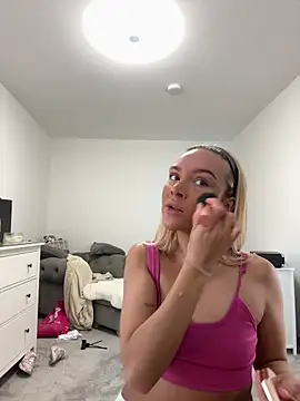 Snapshot of Naughtyblondex chatting on March 18, 3:26 pm Naughtyblondex online show from March 18, 3:26 pm