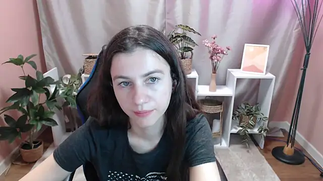 MistyBree online show from May 7, 8:20 am
