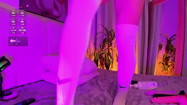 Snapshot of TaylerWhitelll chatting on March 1, 6:21 pm TaylerWhitelll online show from March 1, 6:21 pm