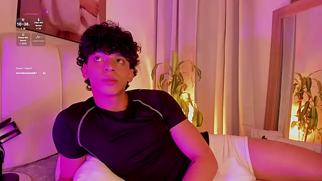 Snapshot of TaylerWhitelll chatting on March 4, 1:55 am TaylerWhitelll online show from March 4, 1:55 am