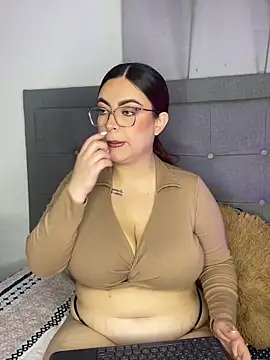 Snapshot of Kiara_noirr chatting on March 11, 11:38 am Kiara noirr online show from March 11, 11:38 am