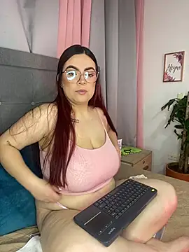 Snapshot of Kiara_noirr chatting on March 13, 11:39 am Kiara noirr online show from March 13, 11:39 am