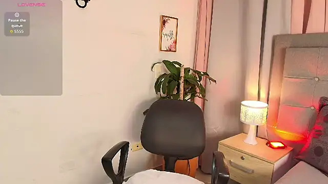 Snapshot of Kiara_noirr chatting on March 20, 11:37 am Kiara noirr online show from March 20, 11:37 am