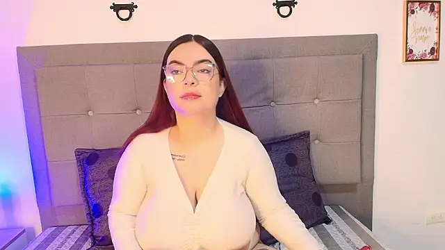 Snapshot of Kiara_noirr chatting on March 28, 11:32 am Kiara noirr online show from March 28, 11:32 am