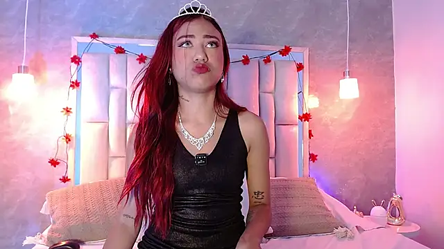 Snapshot of Bella-Sanders chatting on March 24, 12:10 pm Bella-Sanders online show from March 24, 12:10 pm