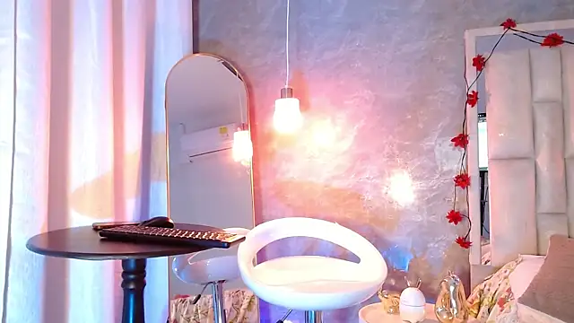 Snapshot of Bella-Sanders chatting on March 28, 11:10 am Bella-Sanders online show from March 28, 11:10 am