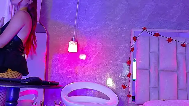 Snapshot of Bella-Sanders chatting on March 31, 11:10 am Bella-Sanders online show from March 31, 11:10 am