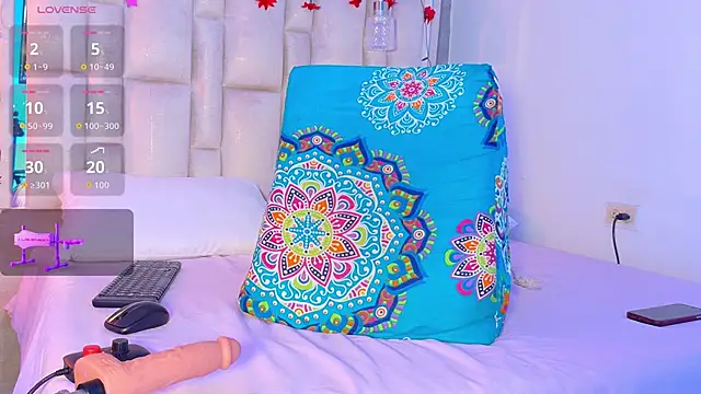 Bella-Sanders online show from May 18, 11:16 am
