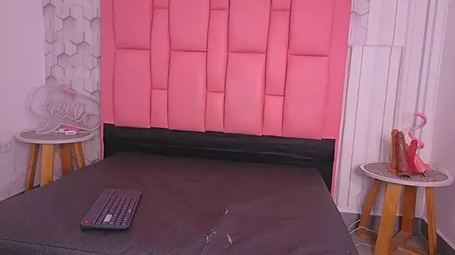 ashlleyray online show from June 11, 7:01 pm