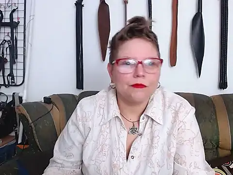 Leah R online show from April 3, 2:26 pm