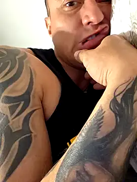 Snapshot of DoggiiDick chatting on March 4, 7:09 pm DoggiiDick online show from March 4, 7:09 pm