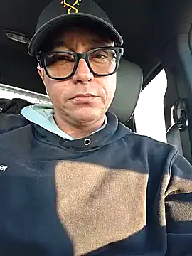 Snapshot of DoggiiDick chatting on March 10, 2:11 pm DoggiiDick online show from March 10, 2:11 pm