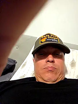 Snapshot of DoggiiDick chatting on March 18, 2:04 am DoggiiDick online show from March 18, 2:04 am