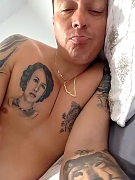 Snapshot of DoggiiDick chatting on March 24, 8:36 pm DoggiiDick online show from March 24, 8:36 pm